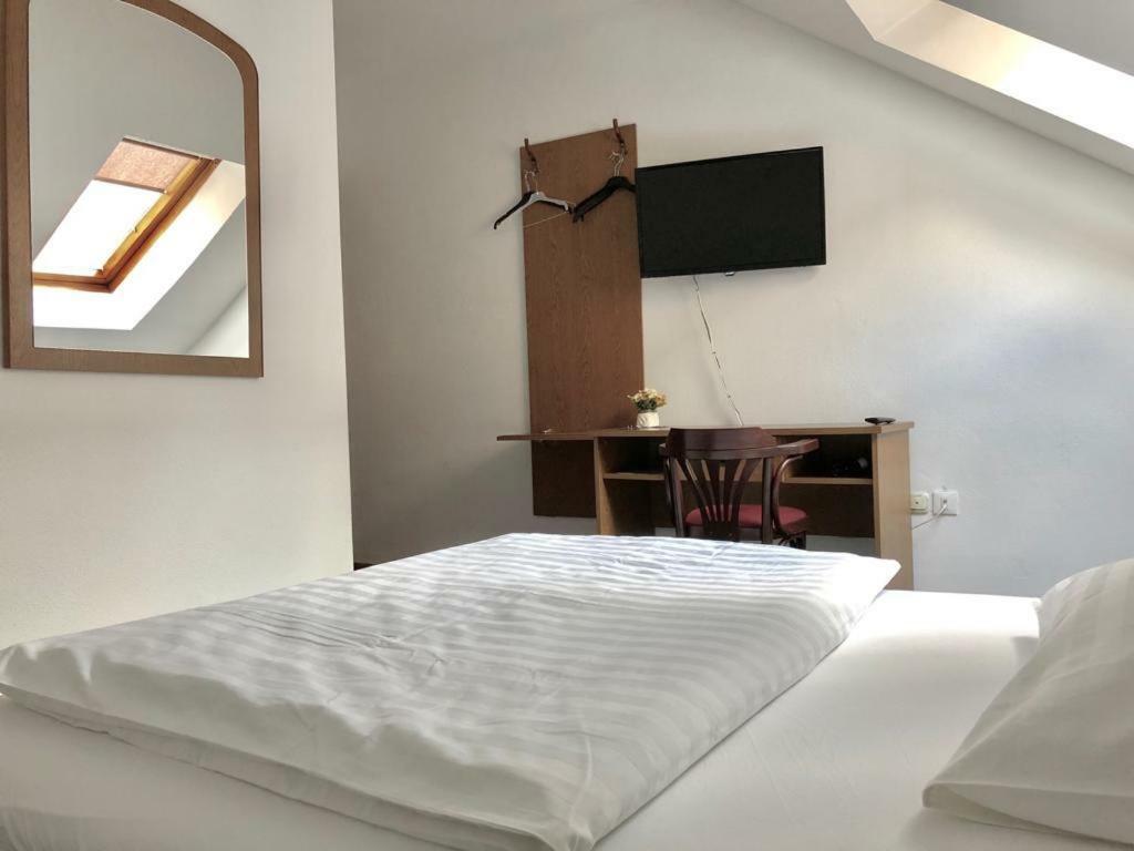 Hard Rock Rooms For Two Livno Buitenkant foto